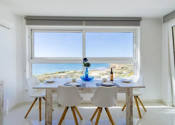 Monique Mit Meerblick